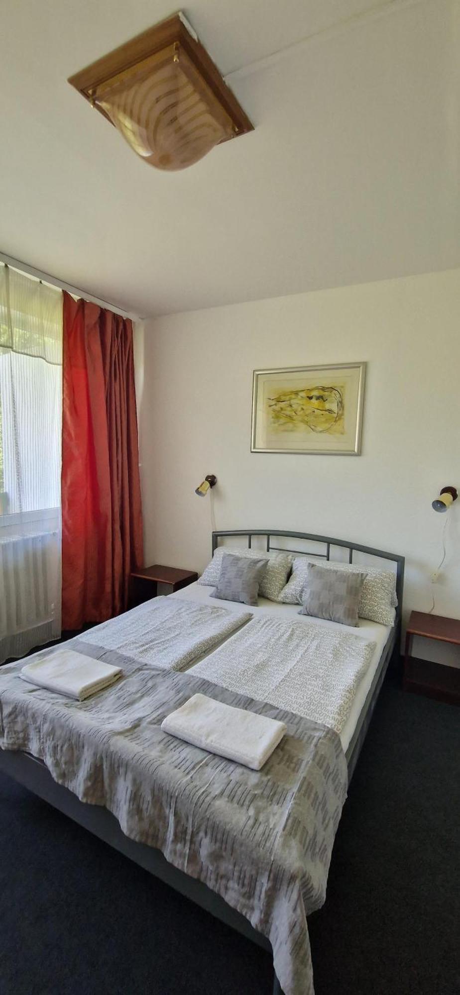 שיופוק Aranypart Hostel מראה חיצוני תמונה