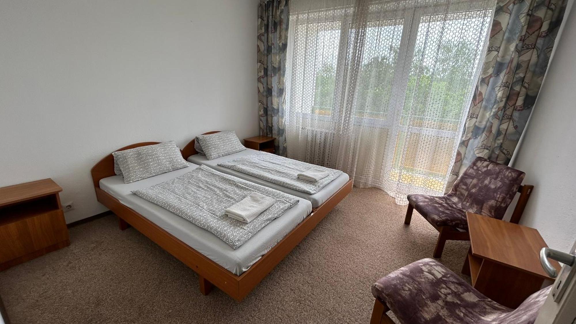 שיופוק Aranypart Hostel מראה חיצוני תמונה