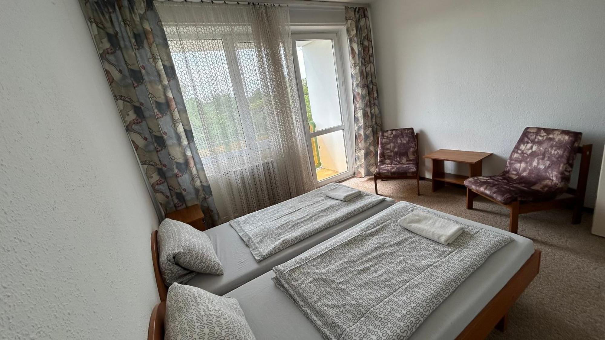 שיופוק Aranypart Hostel מראה חיצוני תמונה