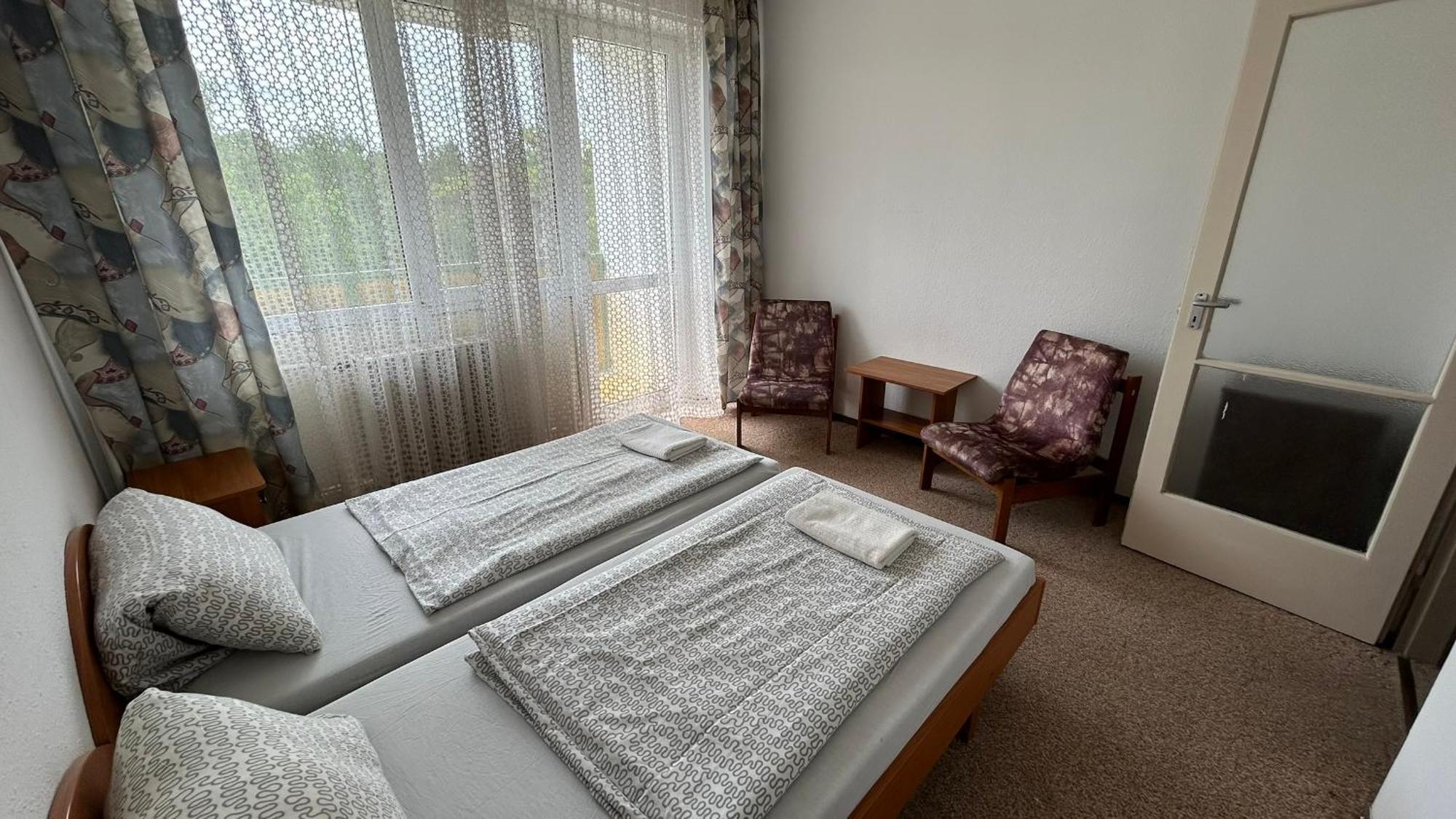 שיופוק Aranypart Hostel מראה חיצוני תמונה